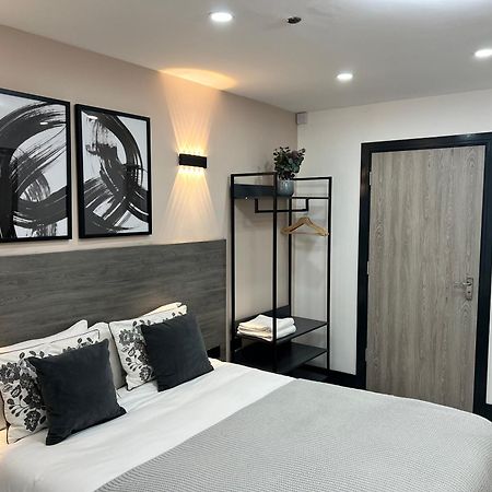 Thandi House Heathrow Airport Ashford  エクステリア 写真