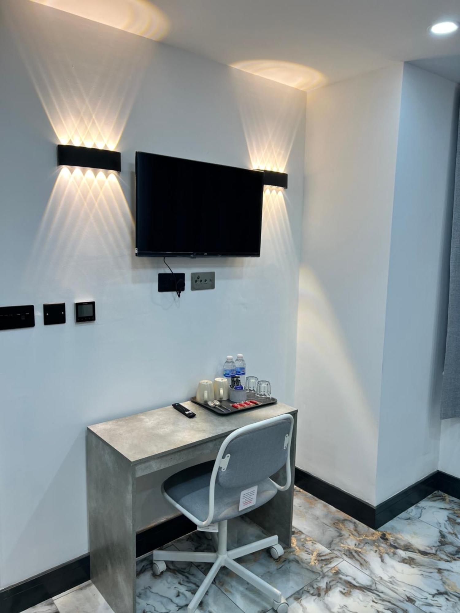 Thandi House Heathrow Airport Ashford  エクステリア 写真