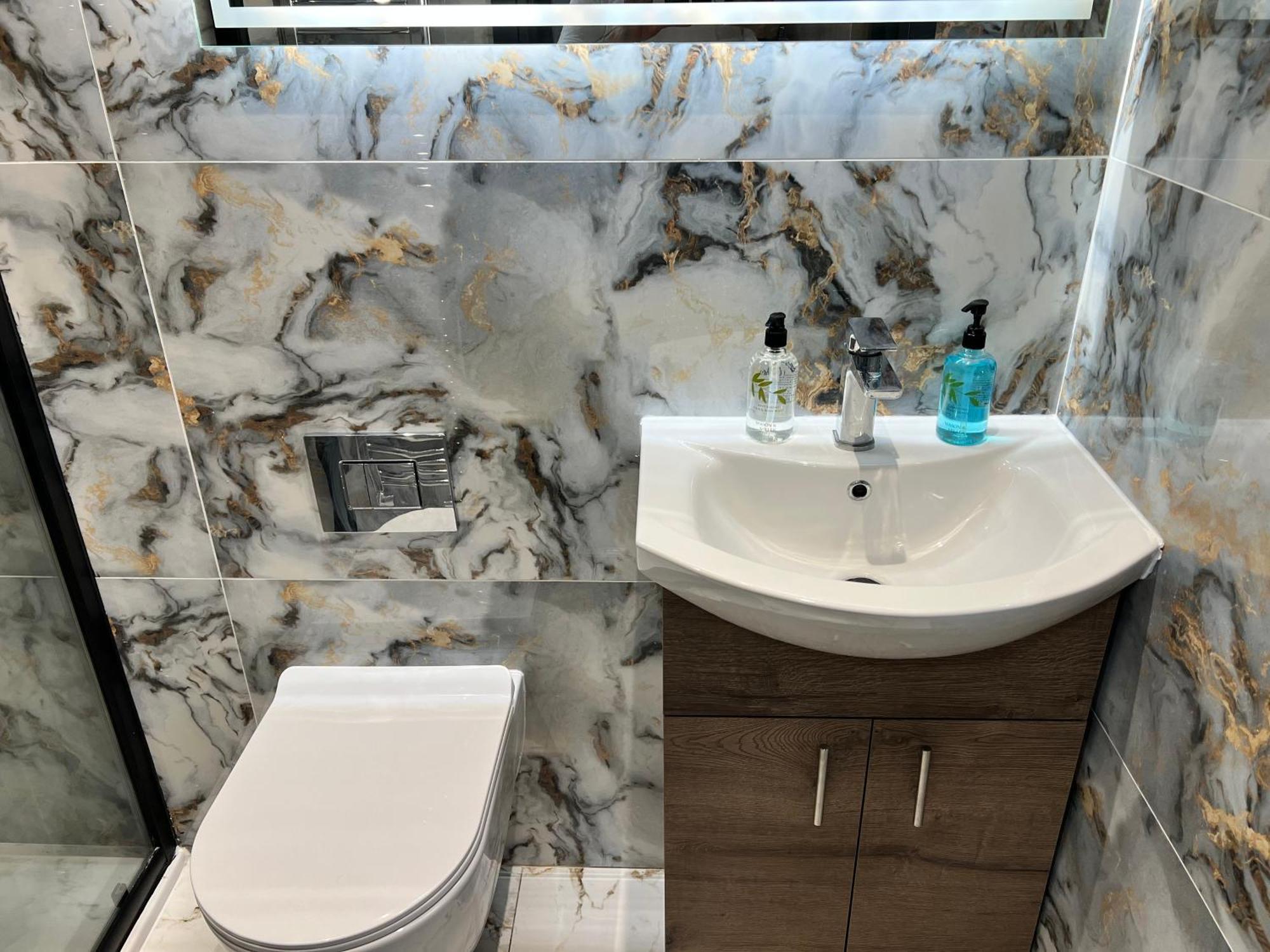 Thandi House Heathrow Airport Ashford  エクステリア 写真