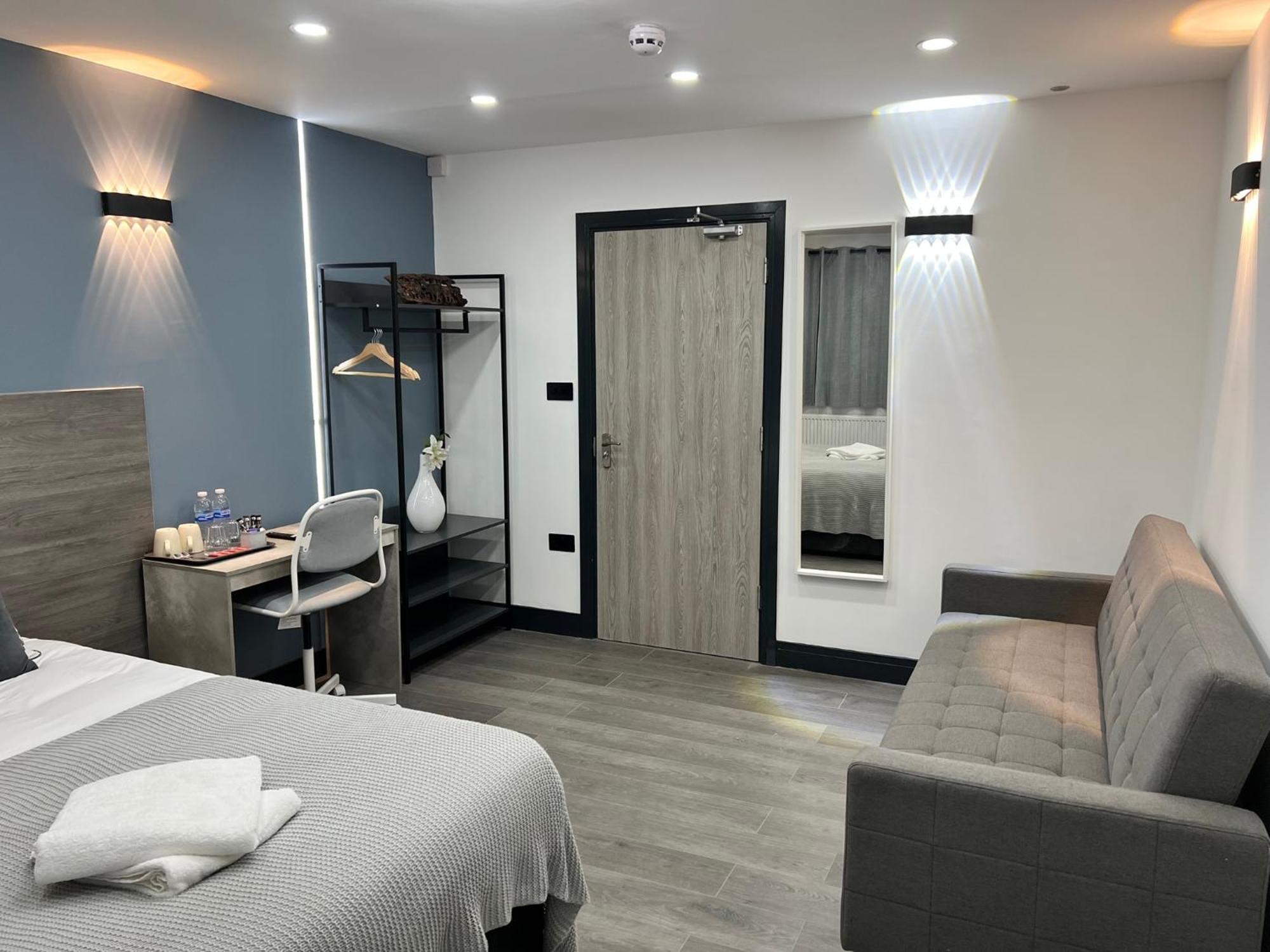 Thandi House Heathrow Airport Ashford  エクステリア 写真