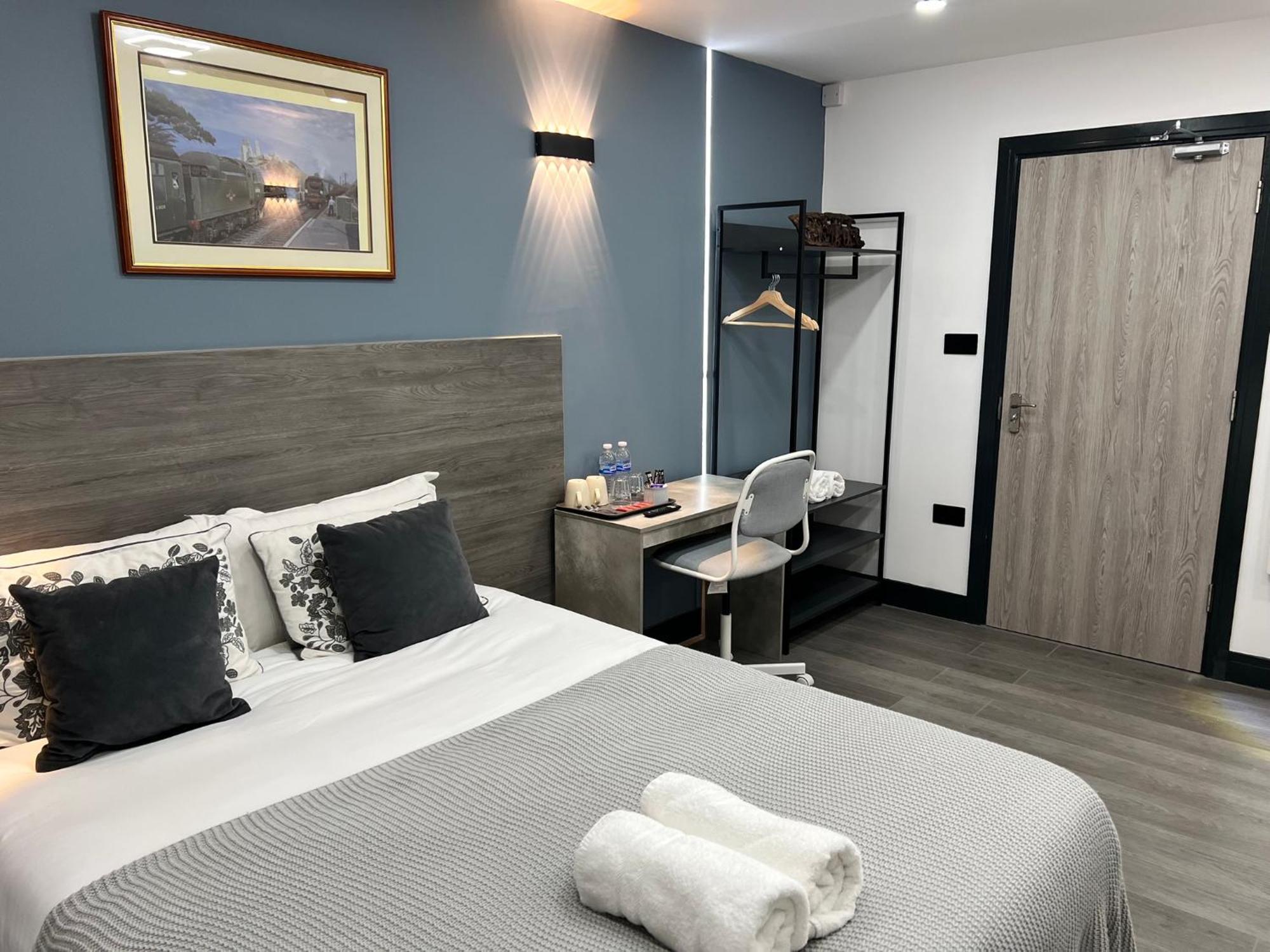 Thandi House Heathrow Airport Ashford  エクステリア 写真
