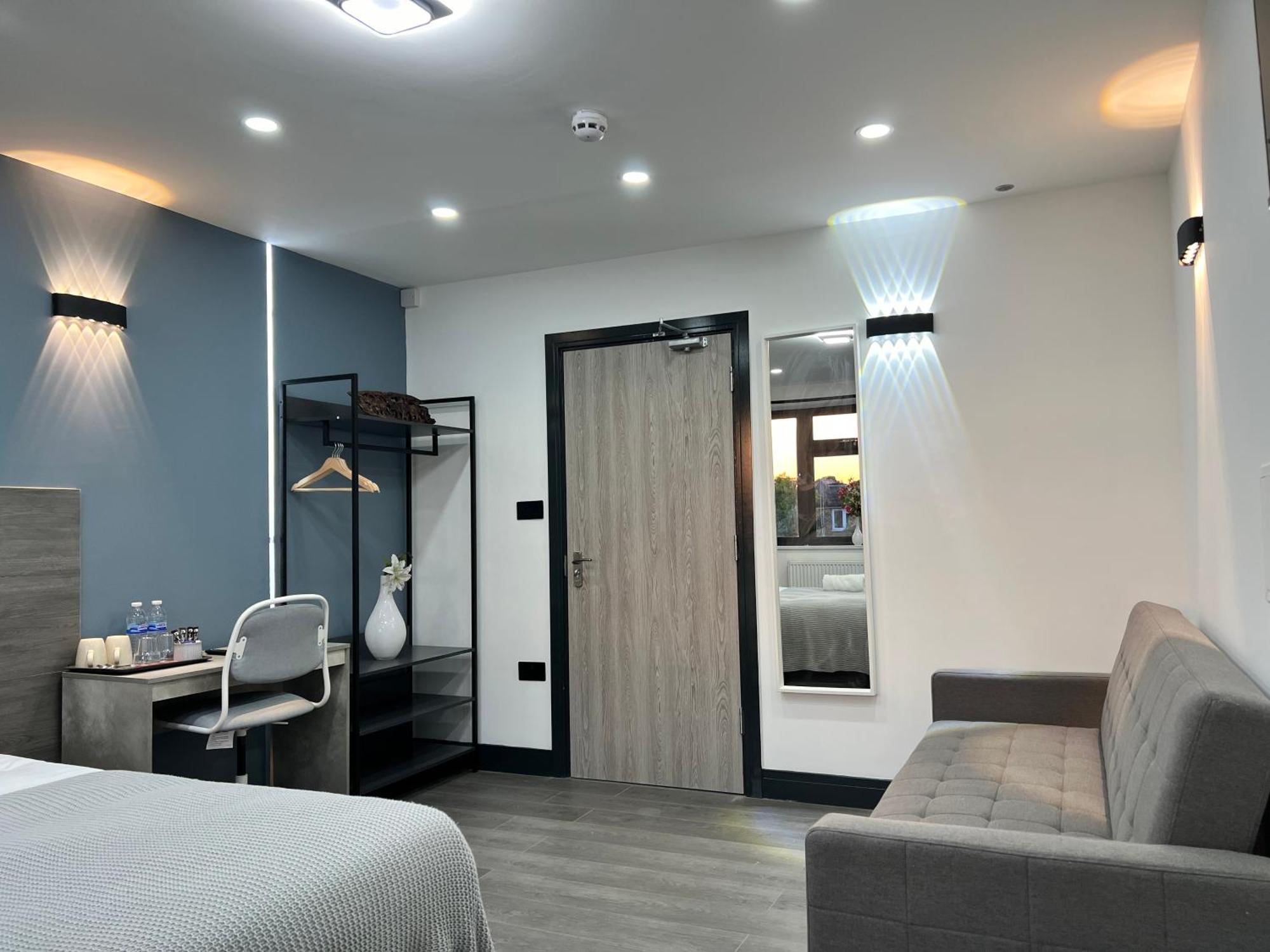 Thandi House Heathrow Airport Ashford  エクステリア 写真