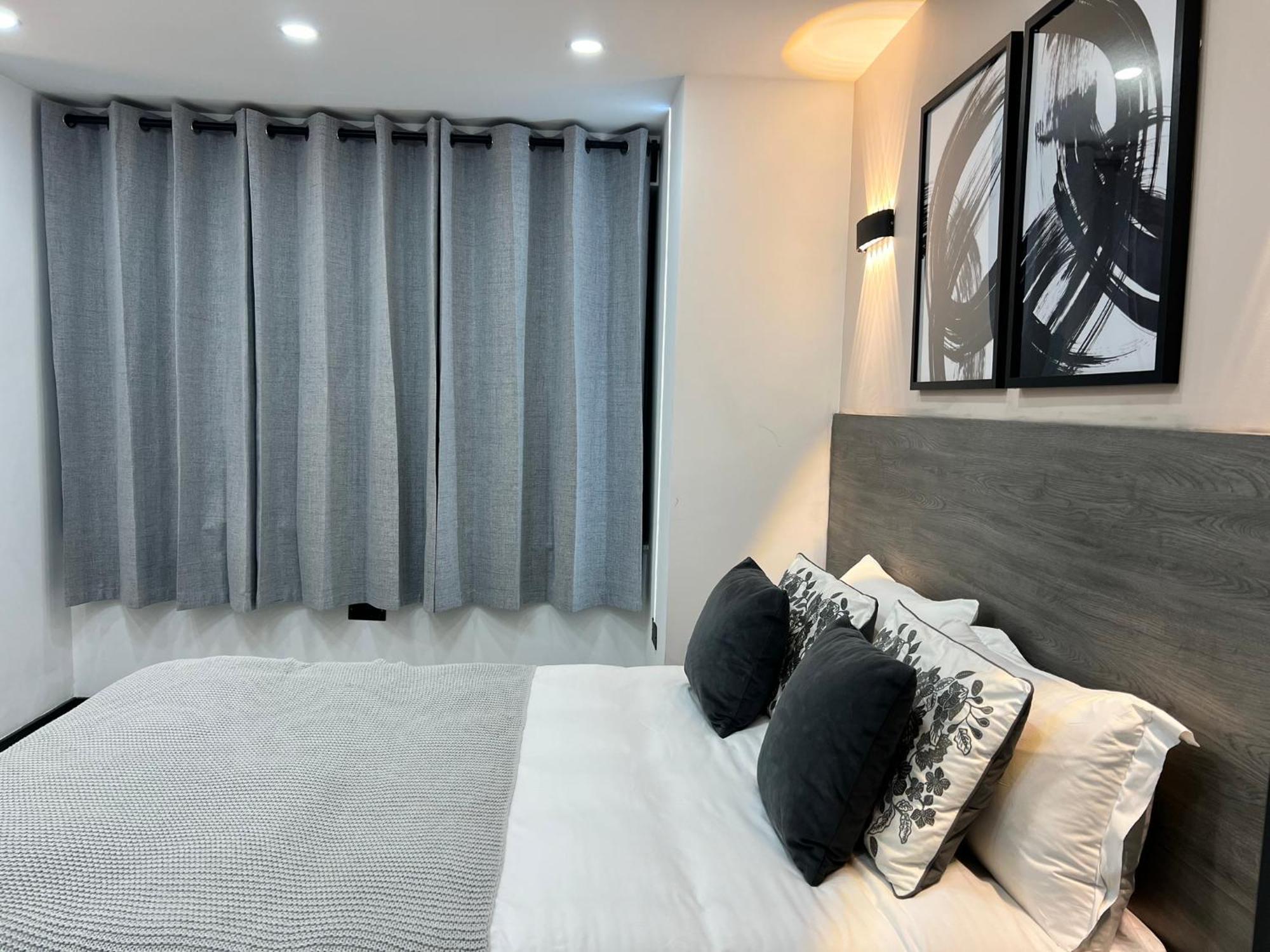 Thandi House Heathrow Airport Ashford  エクステリア 写真