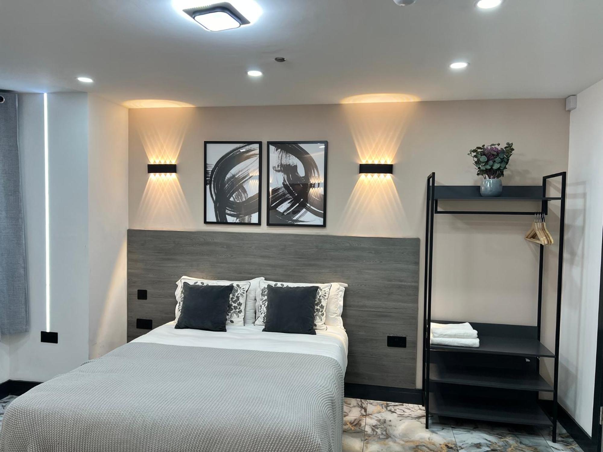 Thandi House Heathrow Airport Ashford  エクステリア 写真
