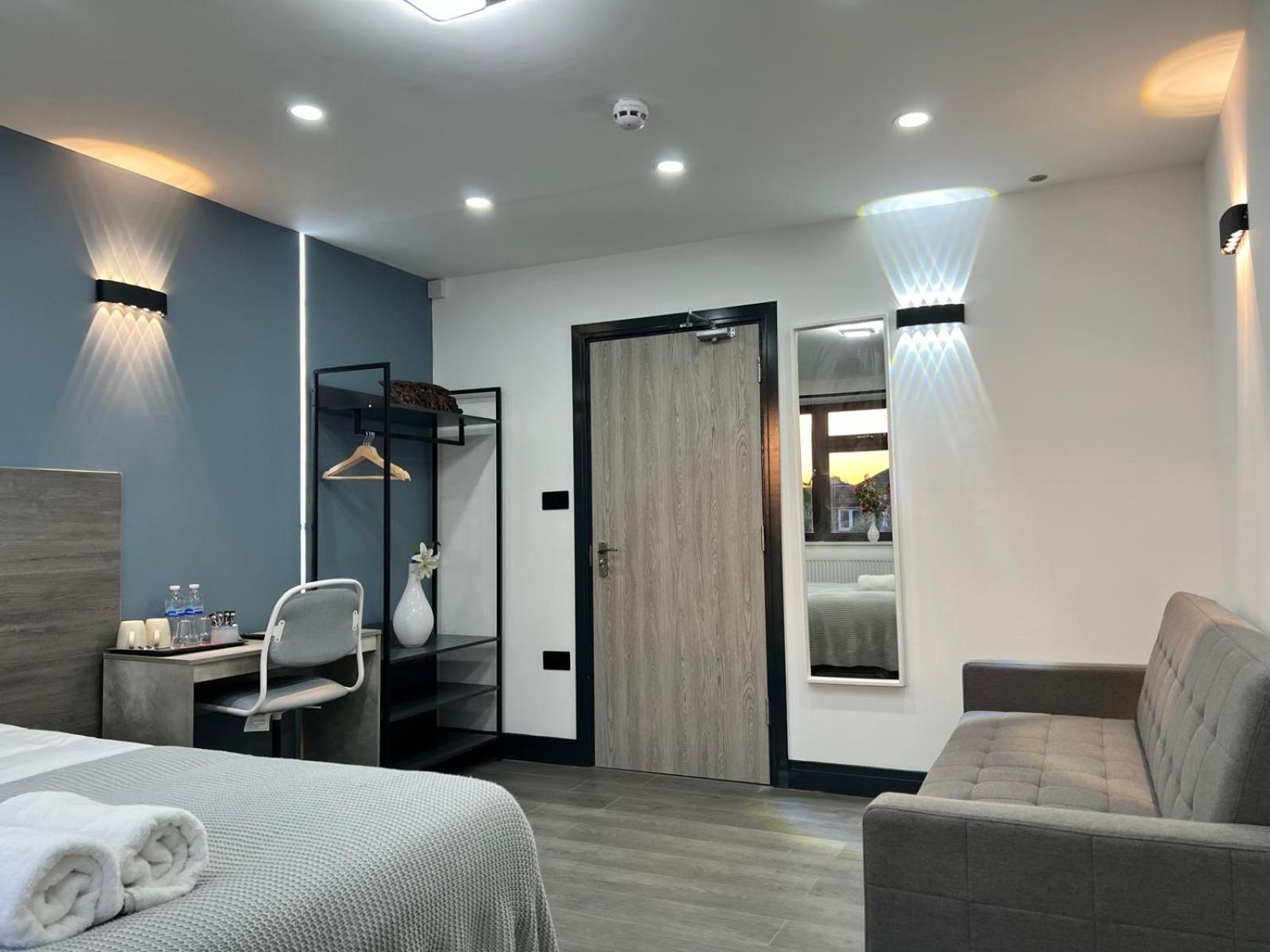 Thandi House Heathrow Airport Ashford  エクステリア 写真