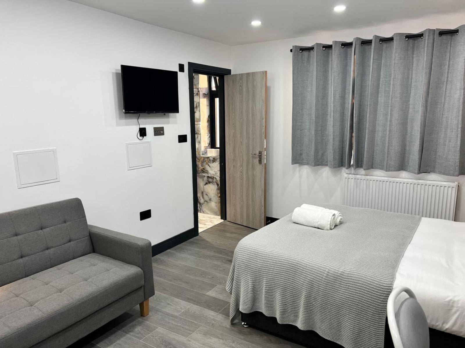 Thandi House Heathrow Airport Ashford  エクステリア 写真