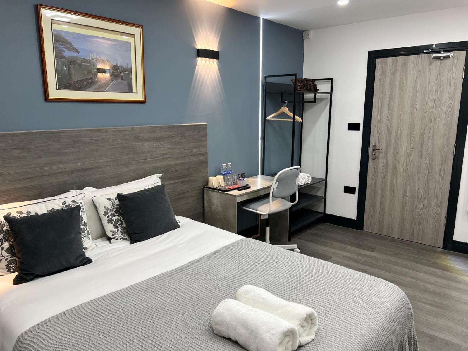 Thandi House Heathrow Airport Ashford  エクステリア 写真