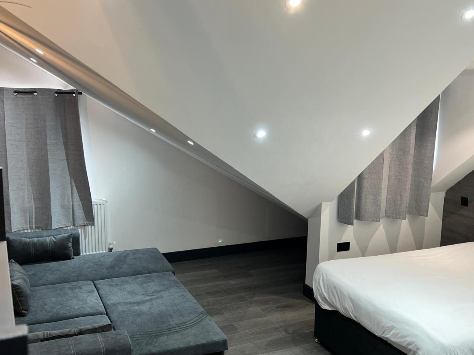 Thandi House Heathrow Airport Ashford  エクステリア 写真